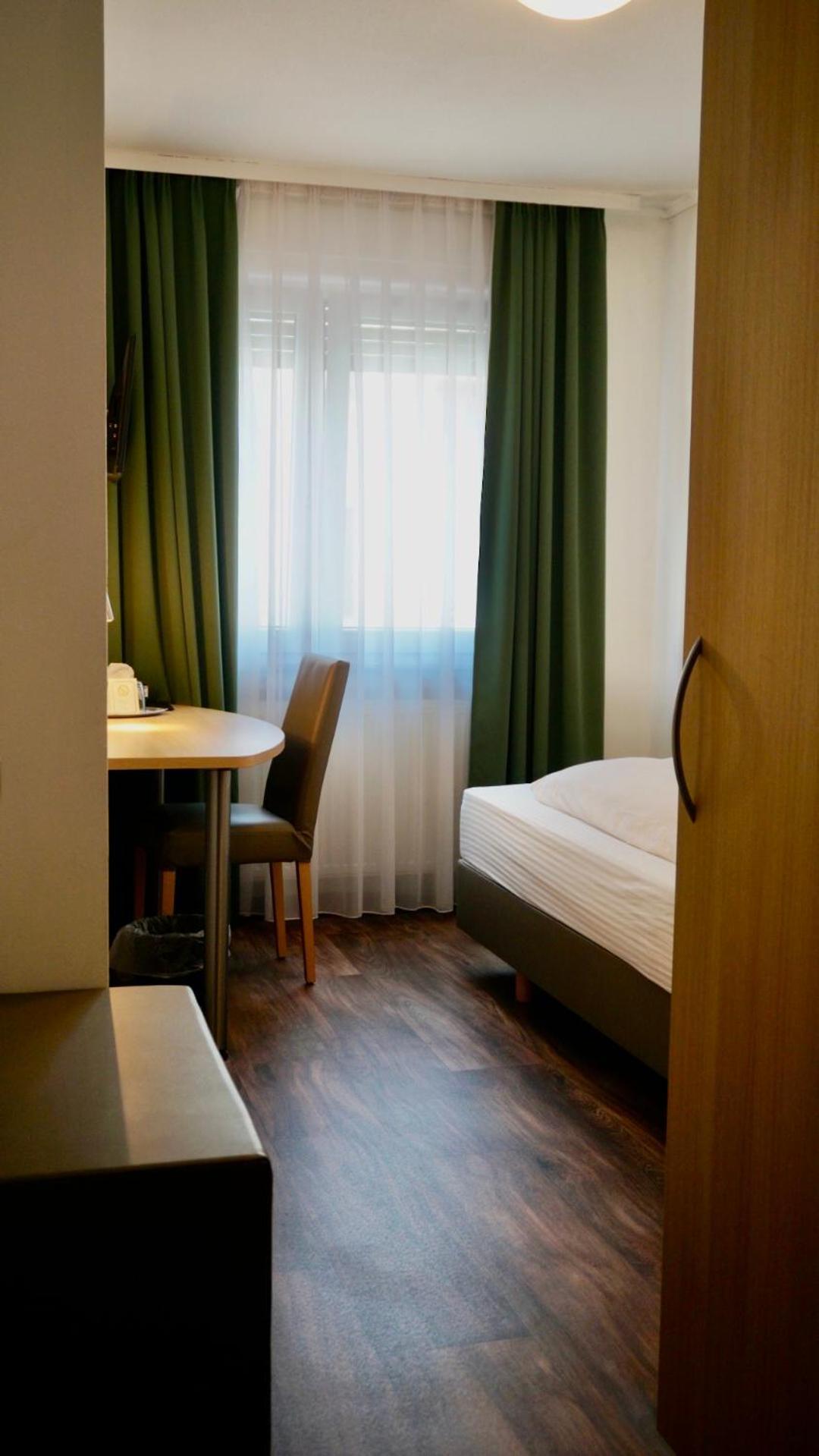 Hotel Hafner - Self Check-In Штутгарт Екстер'єр фото